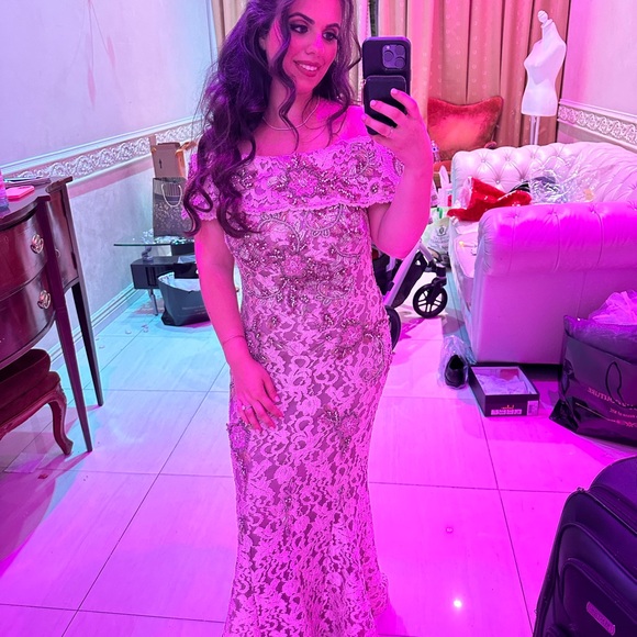 GOWNS FORMAL WEAR FOR SALE - Picture 5 of 8